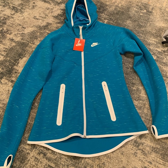 Nike tech cost - Picture 2 of 5